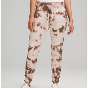 lululemon athletica Tie-Dye Joggers in Brown and Cream